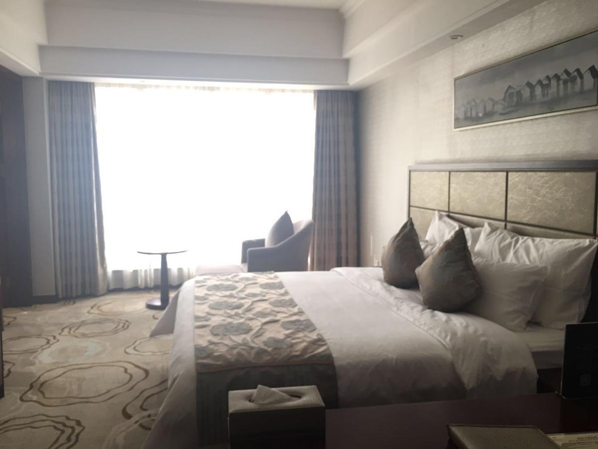 Manhatton Hotel Zhuhai Exterior foto