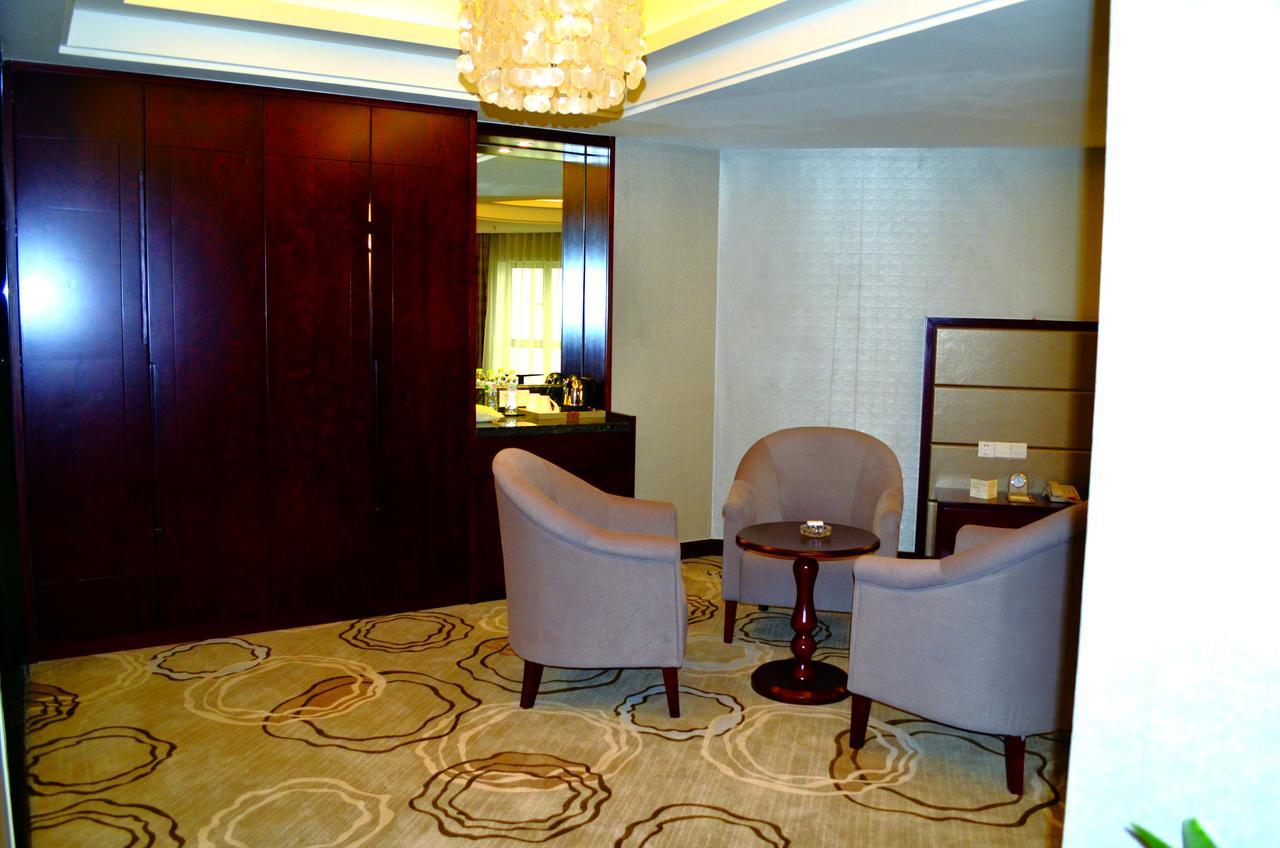 Manhatton Hotel Zhuhai Exterior foto
