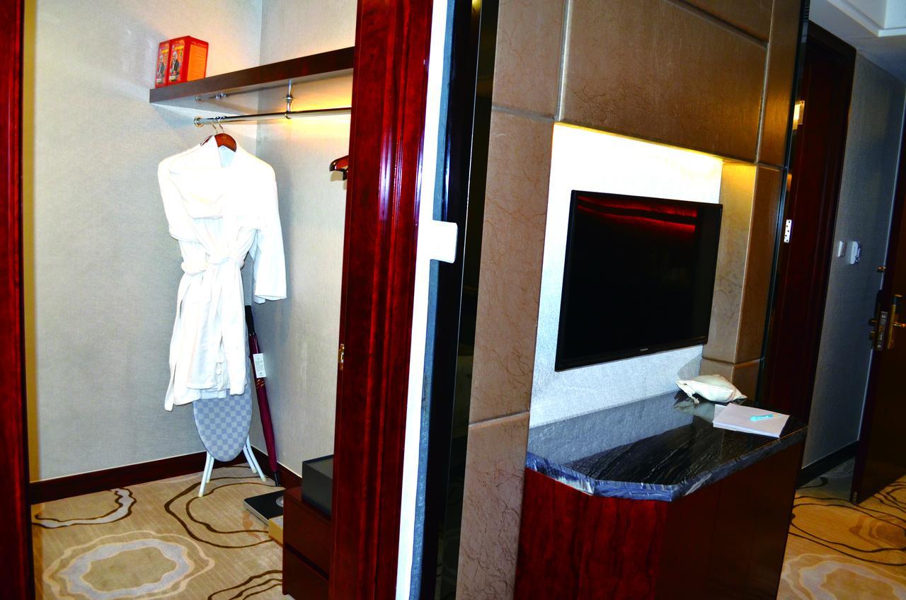 Manhatton Hotel Zhuhai Exterior foto
