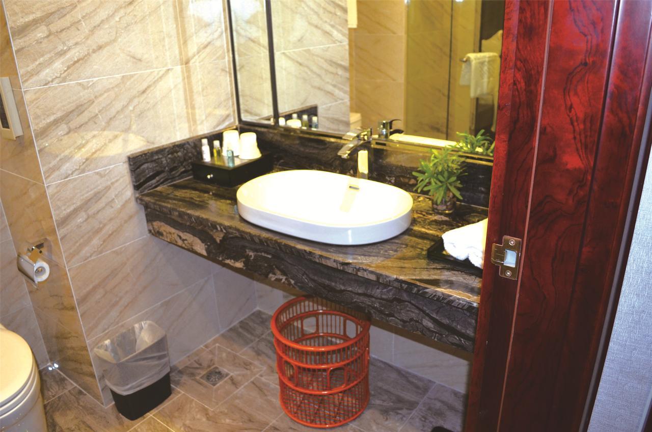 Manhatton Hotel Zhuhai Exterior foto